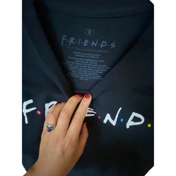 FRIENDS Black Graphic Print Tee T-Shirt Cotton Top Small NWT - Picture 4 of 4